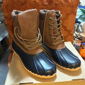 In good condition, only used 3 times, good for winter.